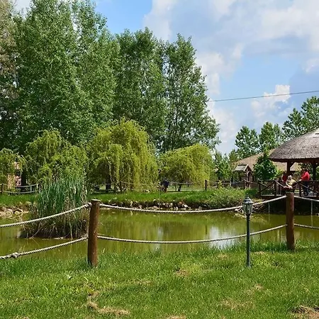 Woodland Apartman غيولا