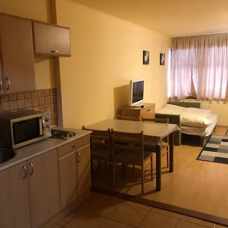 Woodland Apartman غيولا